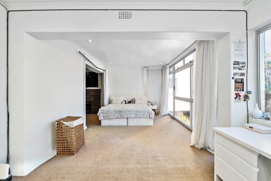 5 Bedroom Property for Sale in Fresnaye Western Cape